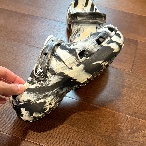 Zebra Print Platform Clogs - Picture 2 of 4